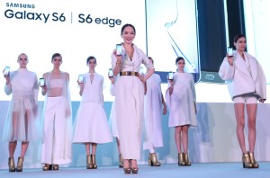 Fann Wong and Models with Samsung Galaxy S6